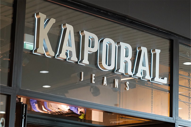 Kaporal store sign